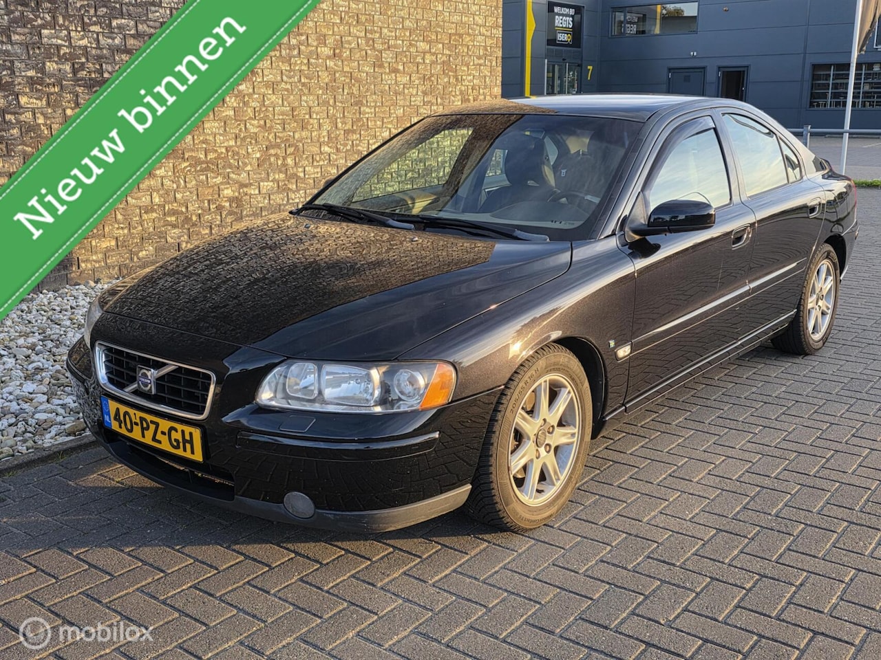 Volvo S60 - 2.4 Momentum - Airco - Trekhaak - AutoWereld.nl