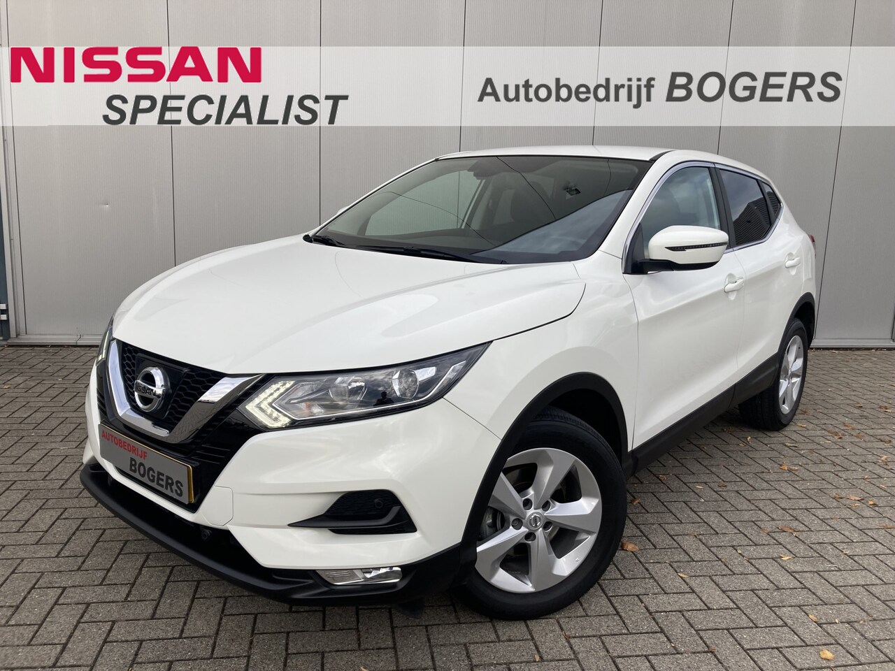 Nissan Qashqai - 1.2 DIG-T CVT Automaat Acenta Trekhaak, Achteruitrijcamera, Climate Control, Cruise Contro - AutoWereld.nl