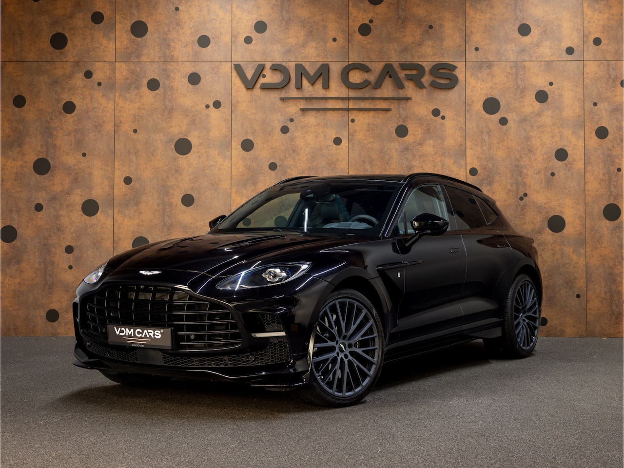 Aston Martin DBX - 4.0 V8 707 I Keramisch I Carbon I Stoelventilatie I Softclose I AMR Pack | - AutoWereld.nl