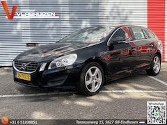 Volvo V60 - 2.4 D5 Momentum | Leder | Cruise | Climate | Navi | PDC |