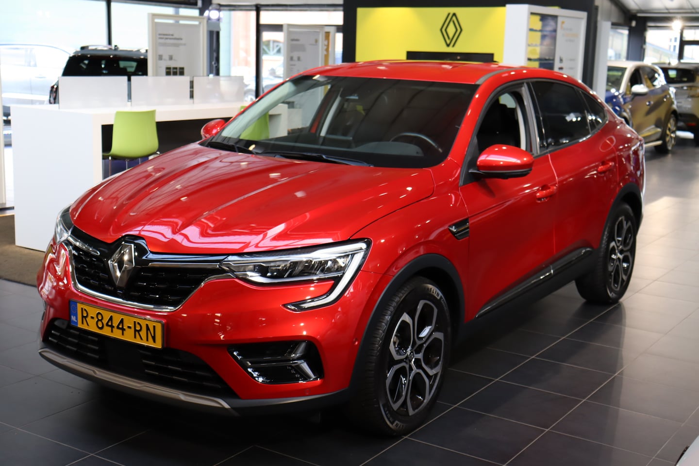 Renault Arkana - 1.6 E-Tech Hybrid 145 Intens + trekhaak - AutoWereld.nl