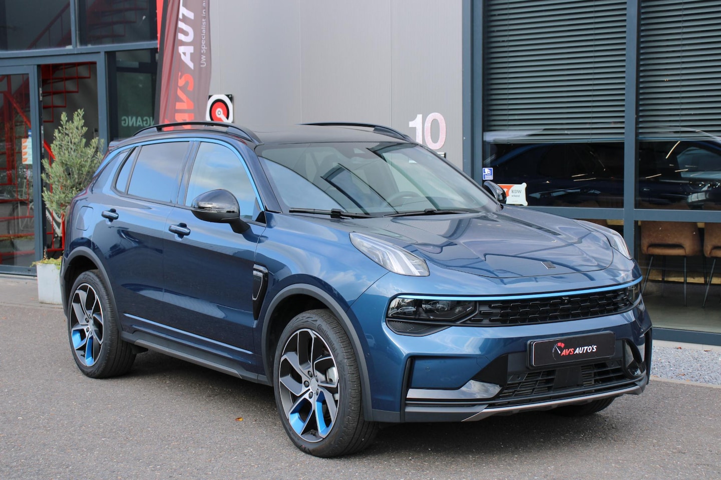 Lynk & Co 01 - 1.5 ZWARTE HEMEL, ROLHOES, MODEL 6-2023 360 CAMERA, CARPLAY, 18DKM - AutoWereld.nl