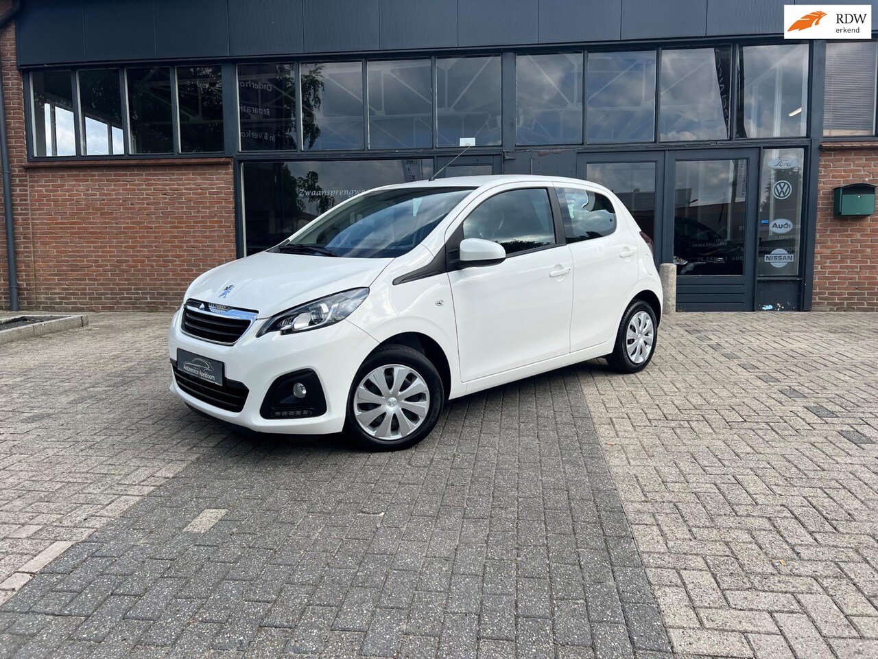 Peugeot 108 - 1.0 e-VTi Active 1.0 e-VTi Active, Airco, Grote beeldscherm - AutoWereld.nl