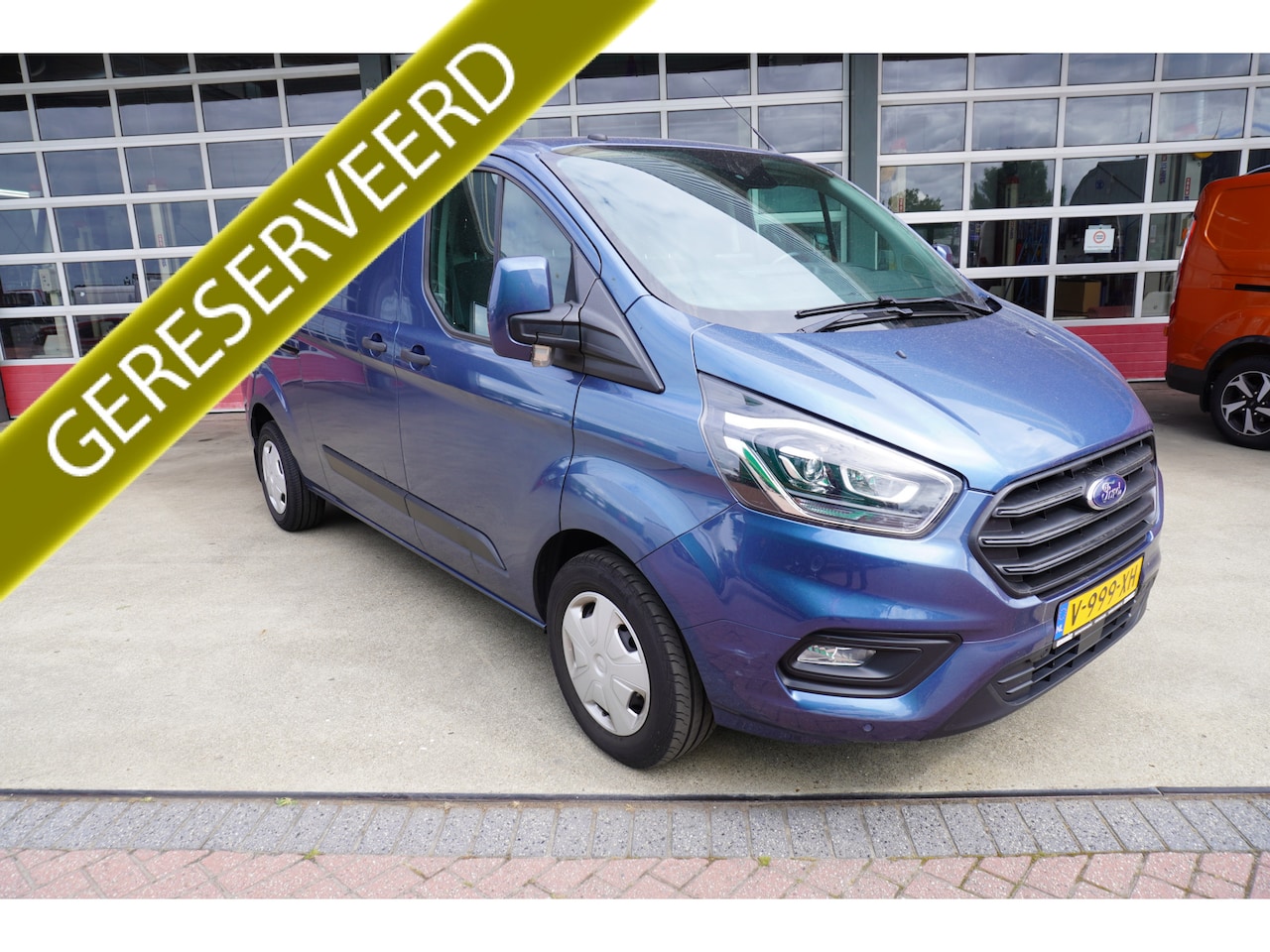 Ford Transit Custom - 320 2.0 TDCI 130pk L2H1 Trend nr. V197 | Airco | Cruise | Navi | trekhaak - AutoWereld.nl