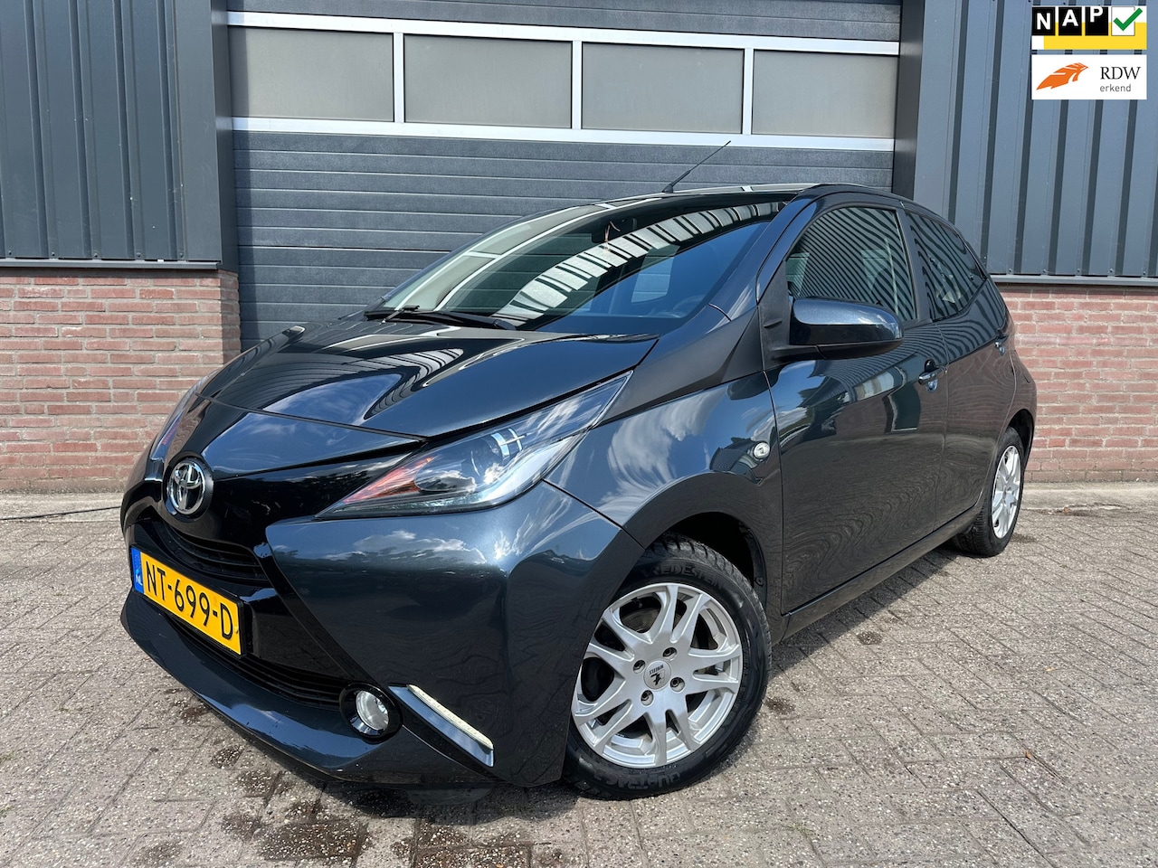 Toyota Aygo - 1.0 VVT-i x-play Inclusief grote afleverbeurt - AutoWereld.nl