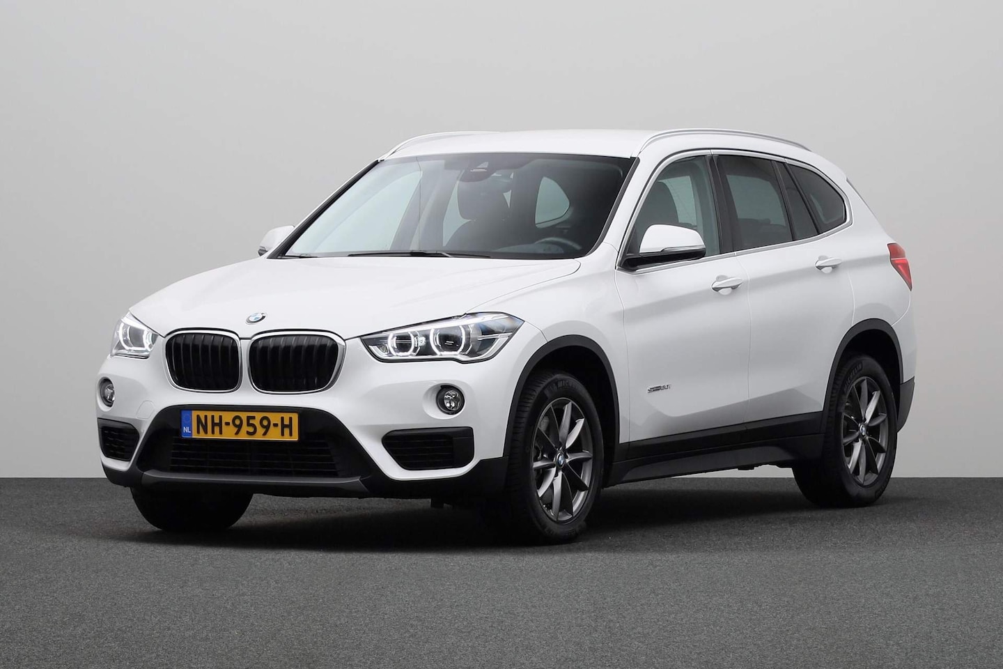 BMW X1 - sDrive20i Centennial Executive | BMW Head-Up Display | Cruise Control | PDC Voor/Achter | - AutoWereld.nl