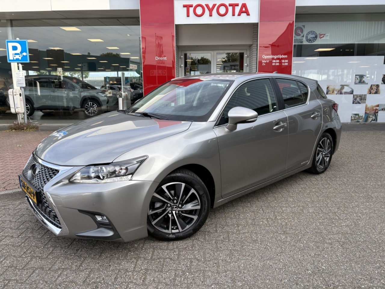 Lexus CT 200h - Business Line | Trekhaak | Climate | Adaptieve Cruise contr - AutoWereld.nl
