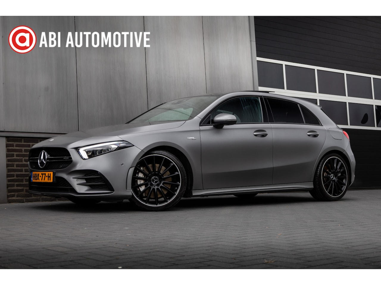 Mercedes-Benz A-klasse - AMG 35 4MATIC 306 pk Premium Plus AMG-Pakket / Mat-Grijs/ Pano-Dak/ Burmester/ Camera/ Key - AutoWereld.nl
