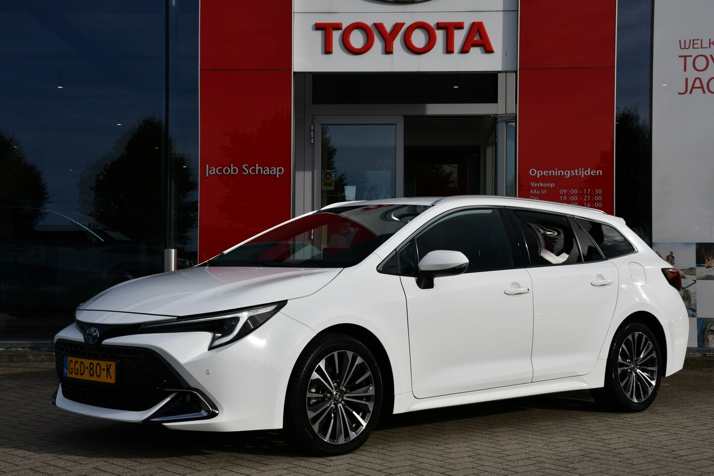 Toyota Corolla Touring Sports - Hybrid 140 Dynamic + Automaat 140Pk | Elektrische achterklep | Stoelverwarming | Privacy G - AutoWereld.nl