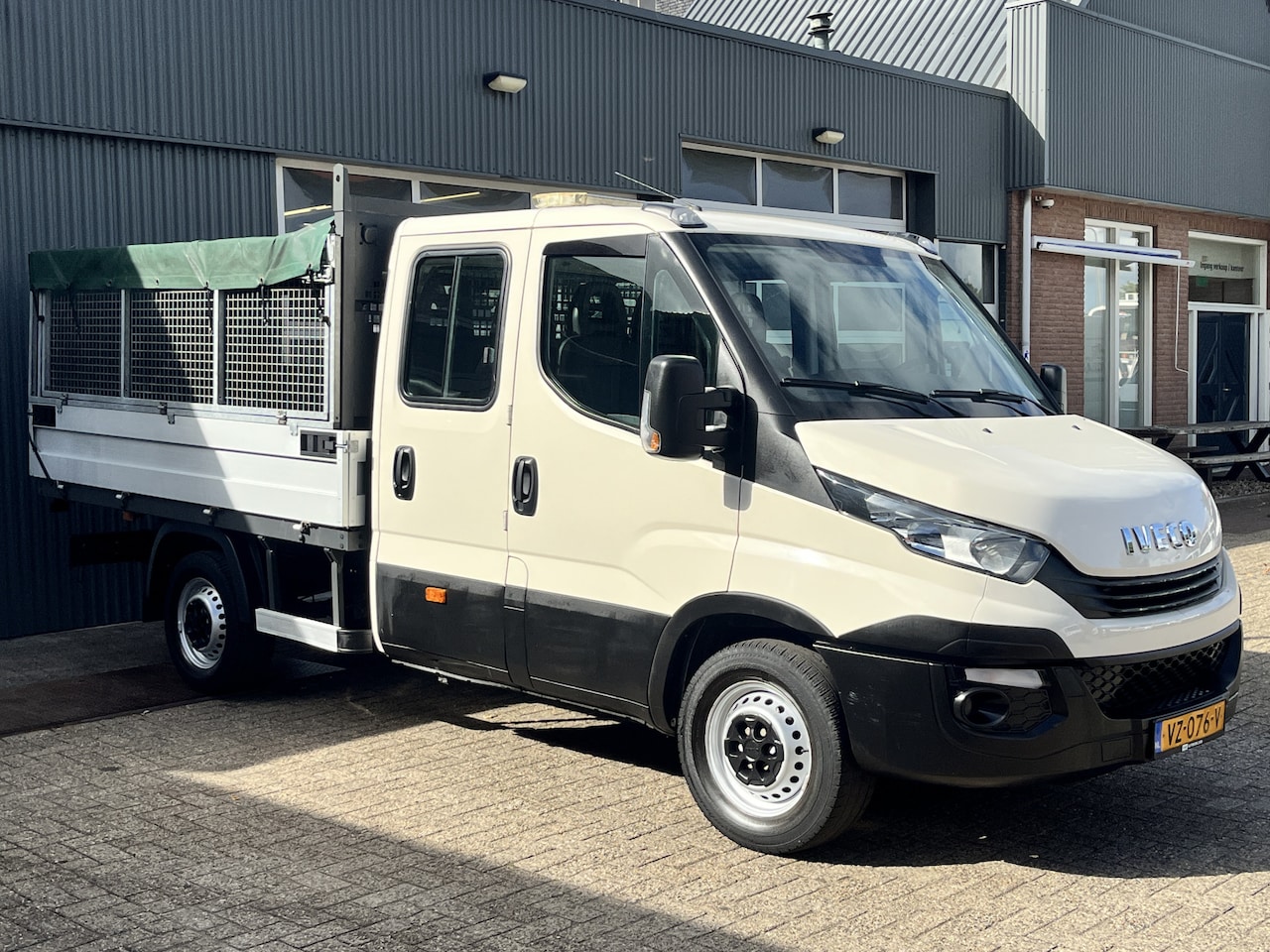 Iveco Daily - 35S12D 2.3 345 6-Persoons 3500kg trekgewicht Airco Euro 6 Pick-up Open laadbak Bakwagen 1e - AutoWereld.nl