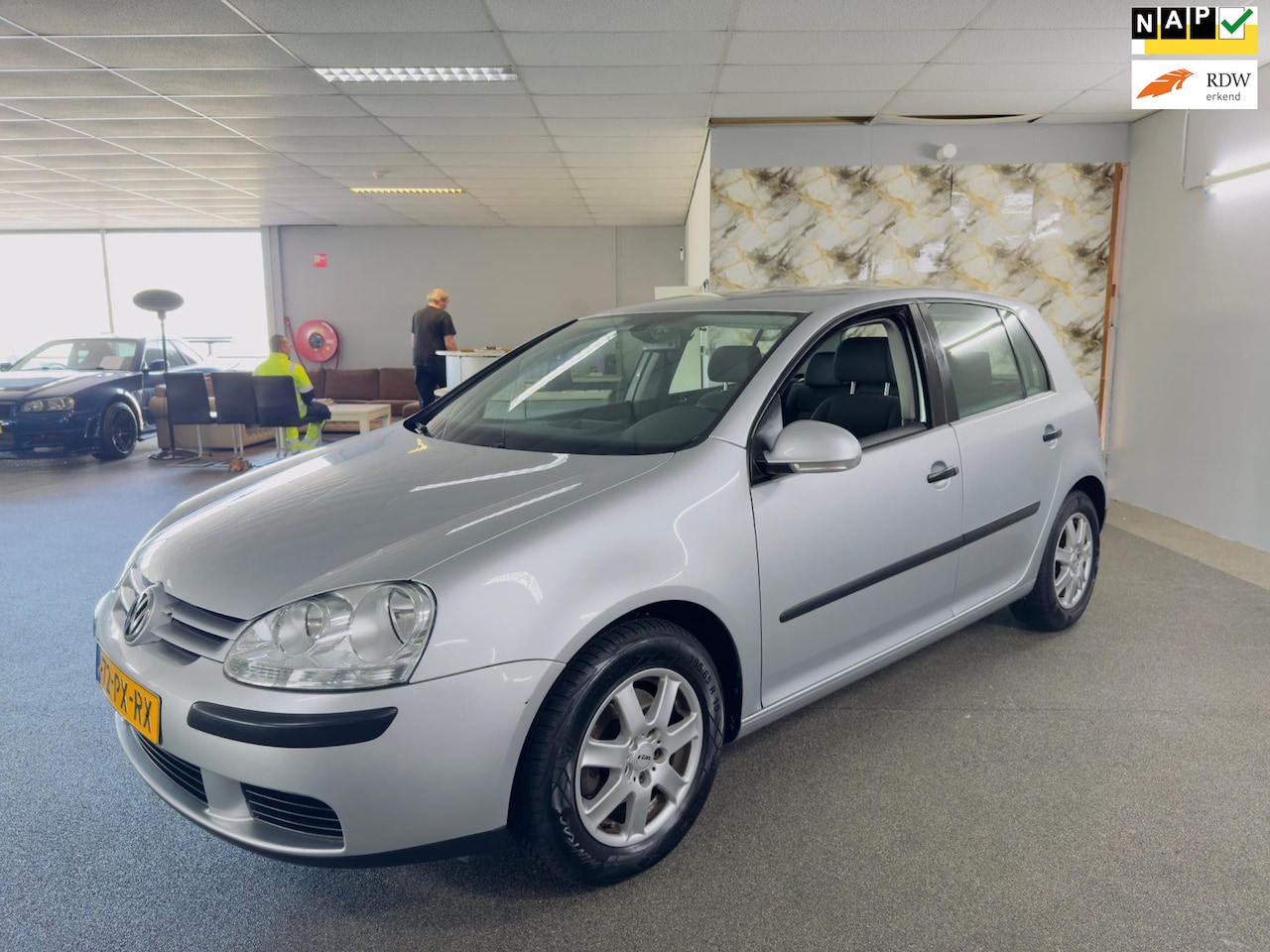 Volkswagen Golf - 1.6 FSI Apk Nieuw,2e Eigenaar,Clima,Cruise,N.A.P,Lm velgen,5Deurs,2 sleutels,Topstaat!! - AutoWereld.nl