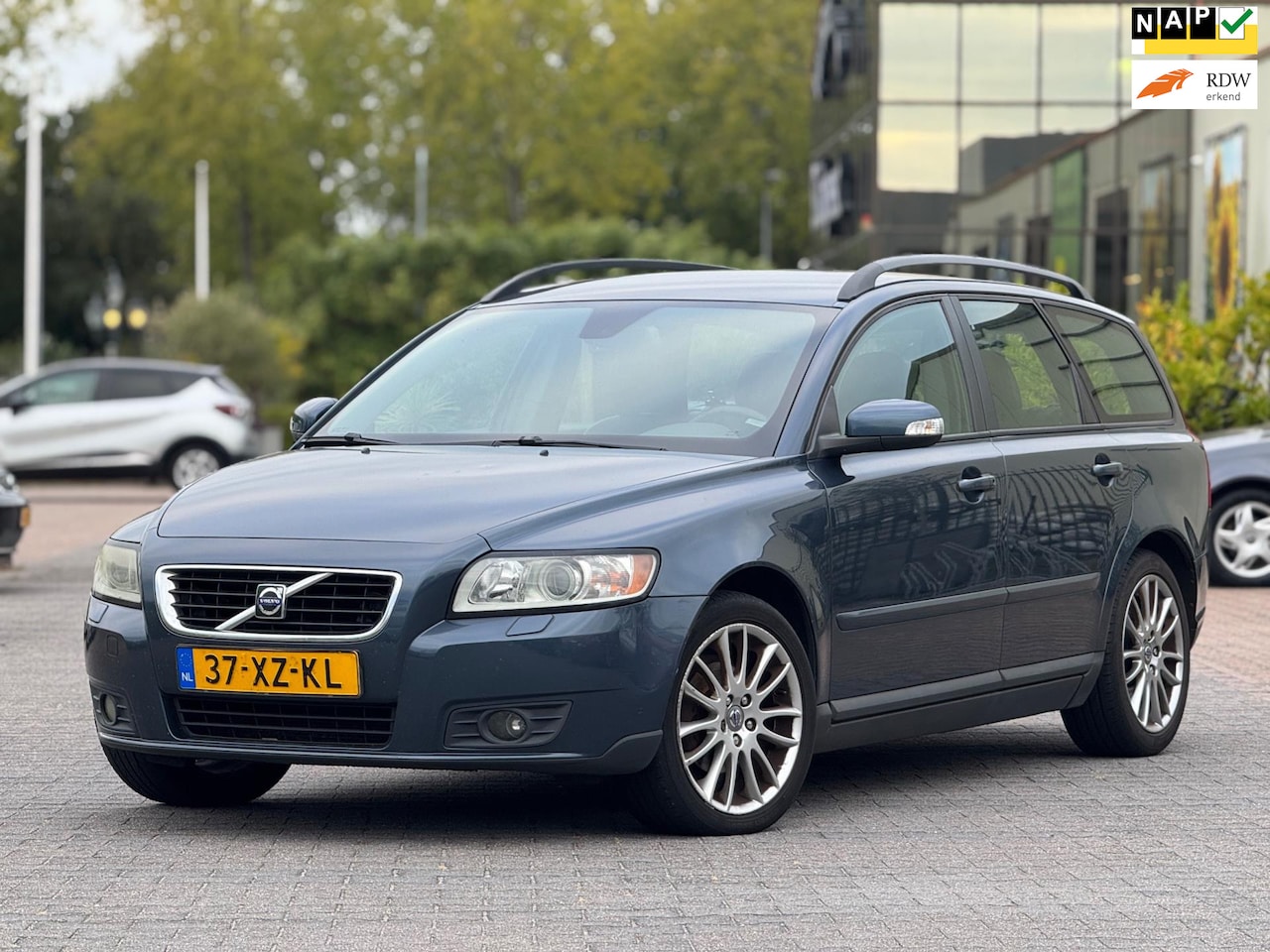 Volvo V50 - 1.8 Edition II | Leder stoelen | Parkeersensoren | Onderhoudhistorie | 2 sleutels - AutoWereld.nl