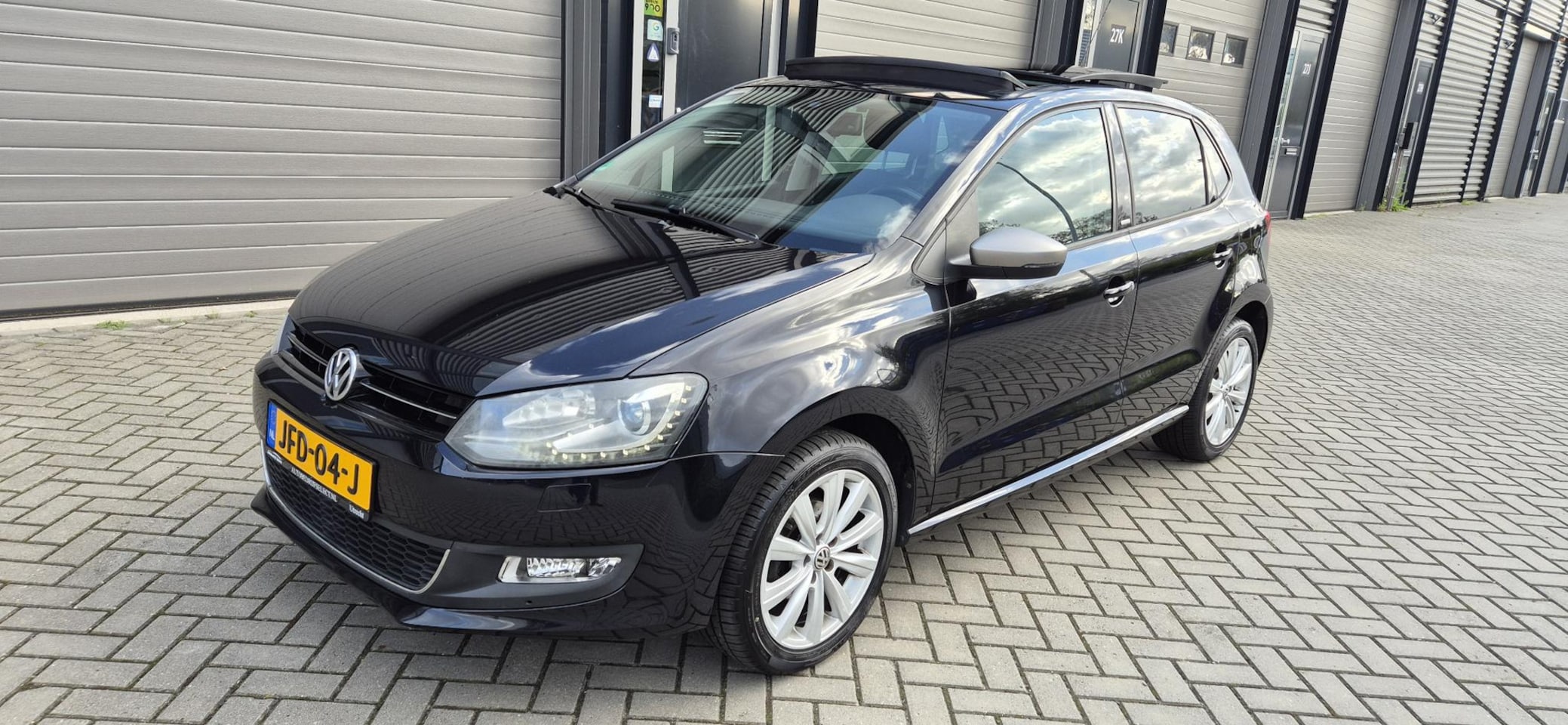 Volkswagen Polo - 1.2 TSI Style Bluetooth/PANO/Stoelverwarming/Clima/LM-velgen/Bestaande hagelschade! - AutoWereld.nl