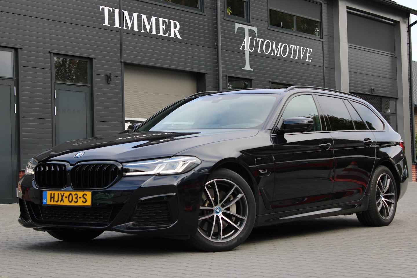 BMW 5-serie Touring - 530e x-Drive High Executive M-Sport - Dealer onderhouden Laser light - Panoramadak - Trekh - AutoWereld.nl