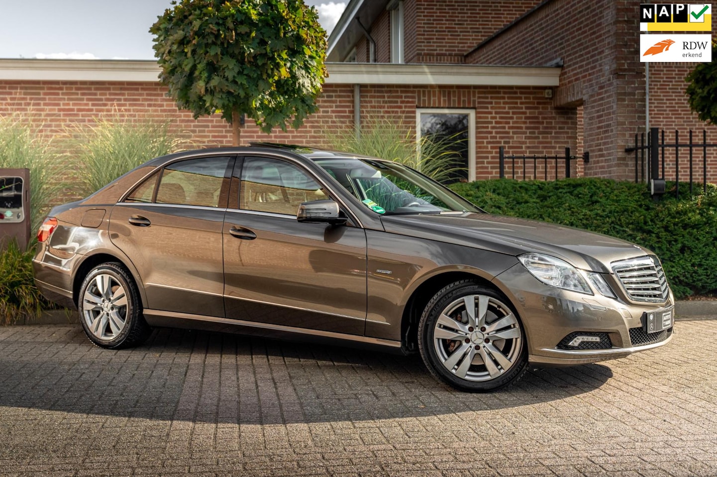 Mercedes-Benz E-klasse - 350 CGI Elegance 1e eig Dealer o.h Schuifdak Leder Xenon Navi 17'' - AutoWereld.nl