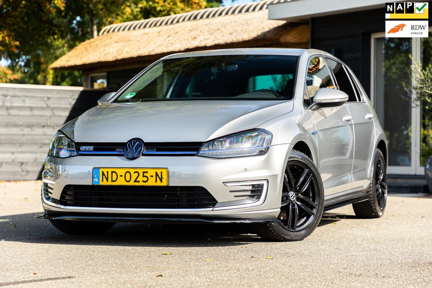 Volkswagen Golf - 1.4 TSI GTE Spoilerset I 17 Inch I Dodehoek I Climate I Cruise I Camera I Parkeersensoren - AutoWereld.nl