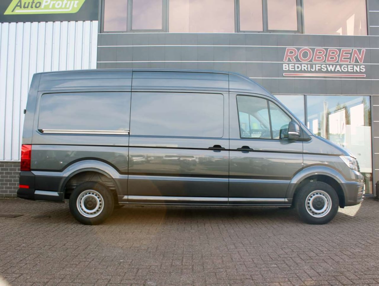Volkswagen Crafter - 35 2.0 TDI Aut.  Airco/Cruise/Nav L3H2 Nieuw - AutoWereld.nl