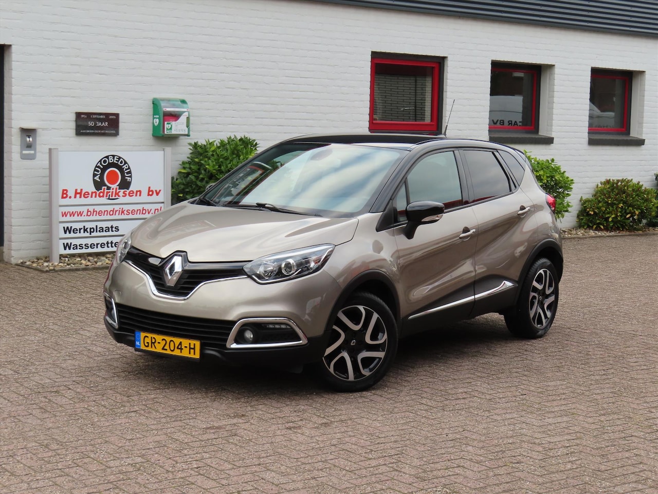 Renault Captur - Energy TCe 90PK Dynamique/ Trekhaak/ Keyless entry/ All season banden/ Navigatie/ Originee - AutoWereld.nl