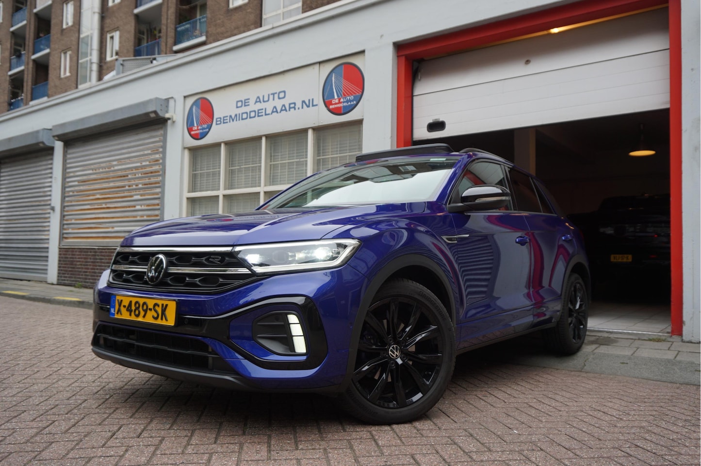 Volkswagen T-Roc - 1.5 TSI R-Line Business+ | Facelift | Panoramadak | IQ lights | Virtual cockpit | Adaptive - AutoWereld.nl