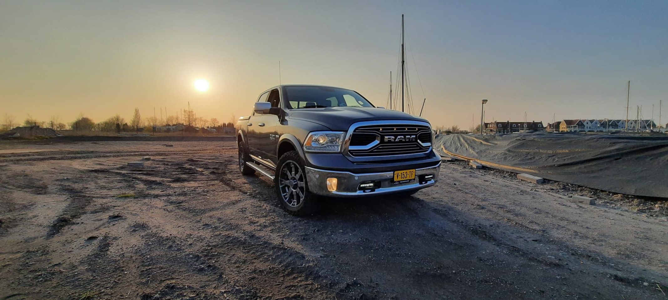 Dodge Ram 1500 - 5.7 V8 4x4 Crew Cab 5'7 Laramie zeer nette staat! - AutoWereld.nl