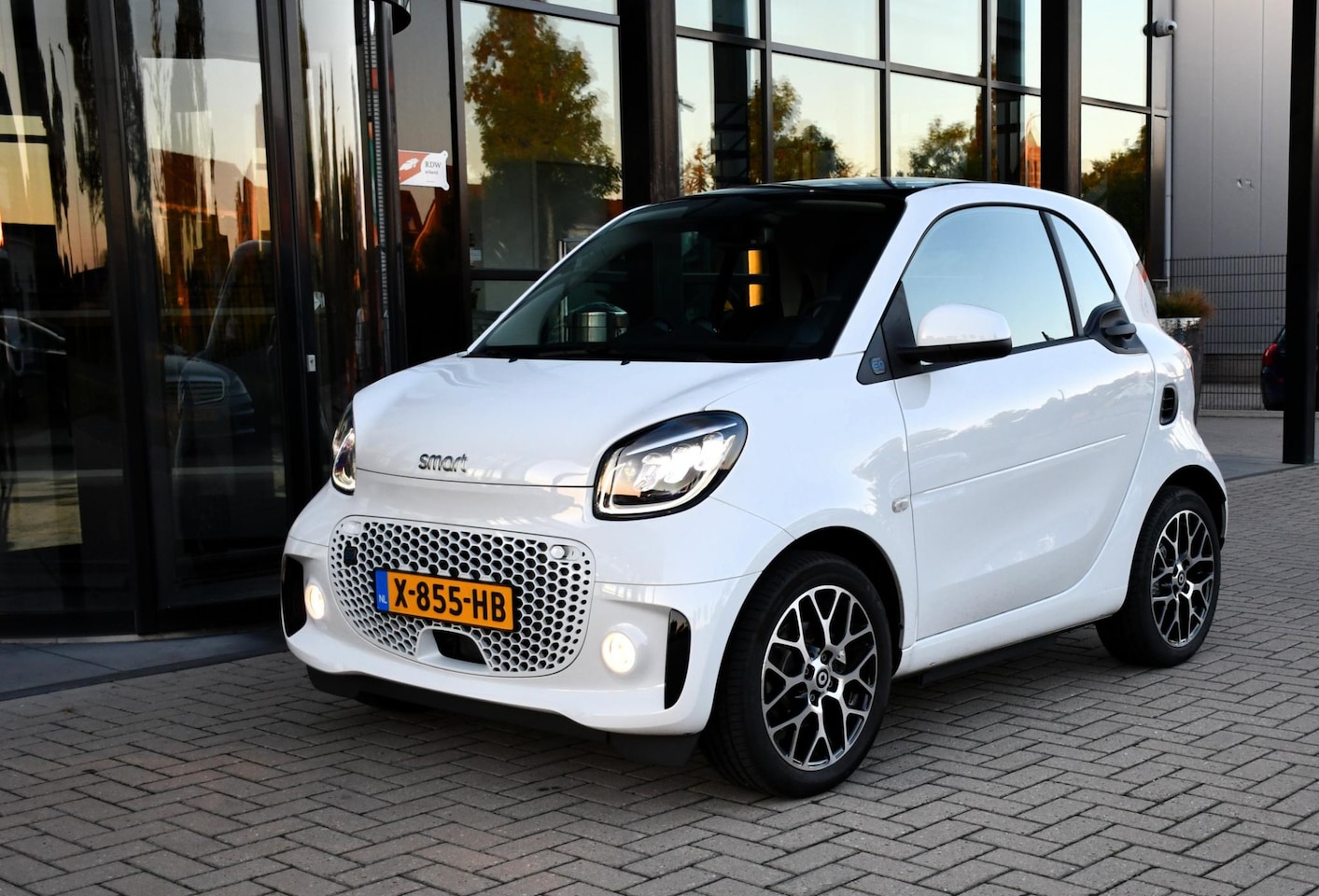 Smart Fortwo - EQ Comfort PLUS 18 kWh nieuw model - AutoWereld.nl