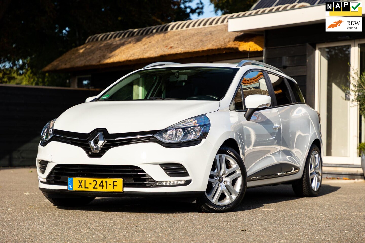 Renault Clio Estate - 0.9 TCe Zen NL Auto I NAP I Parkeersensoren I Cruise I Airco I Navi I Geur & rookvrij I Go - AutoWereld.nl