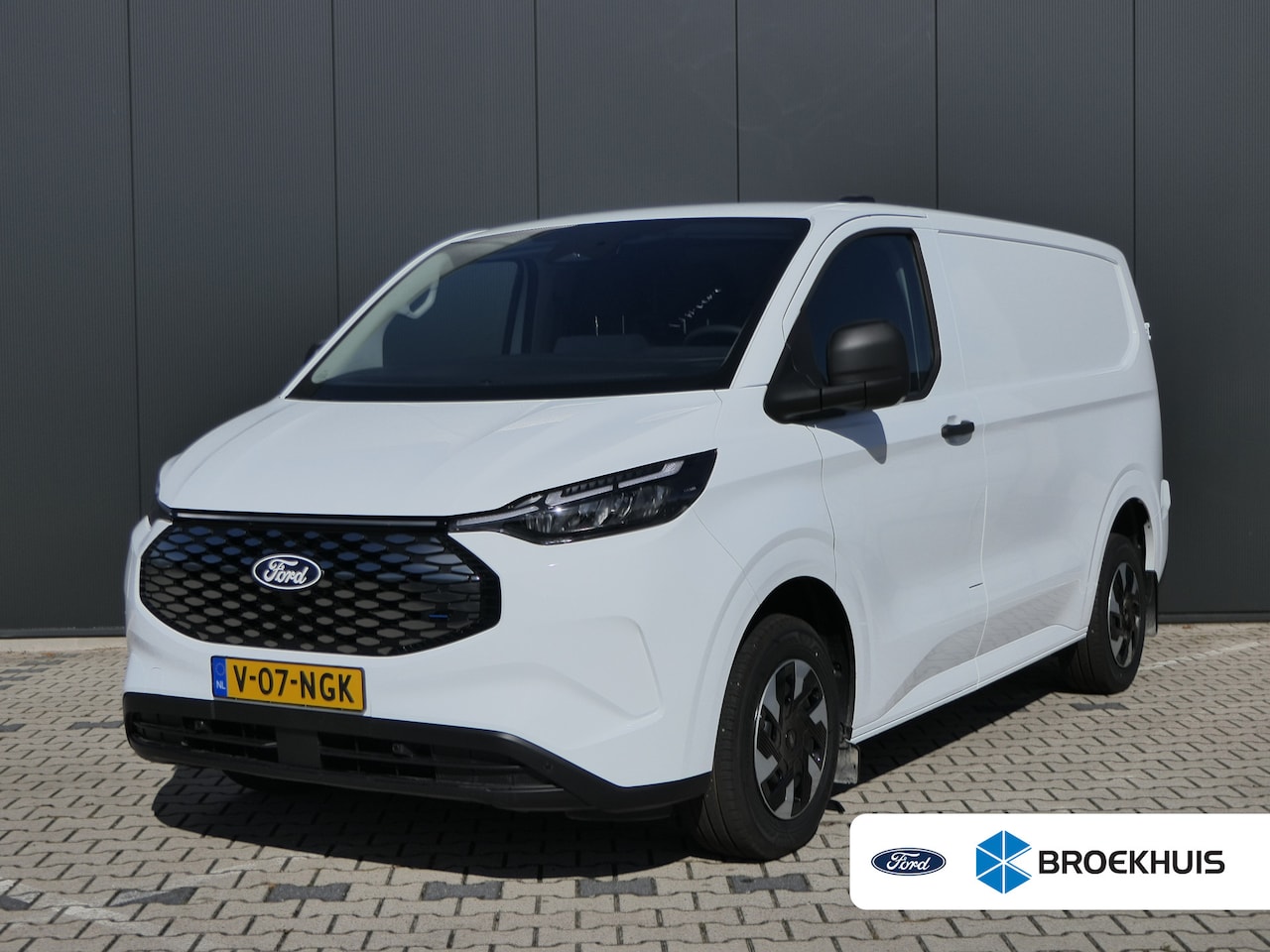 Ford E-Transit Cust. - 320 L1H1 Trend 65 kWh Uit voorraad, 2300kg trekgewicht! - AutoWereld.nl