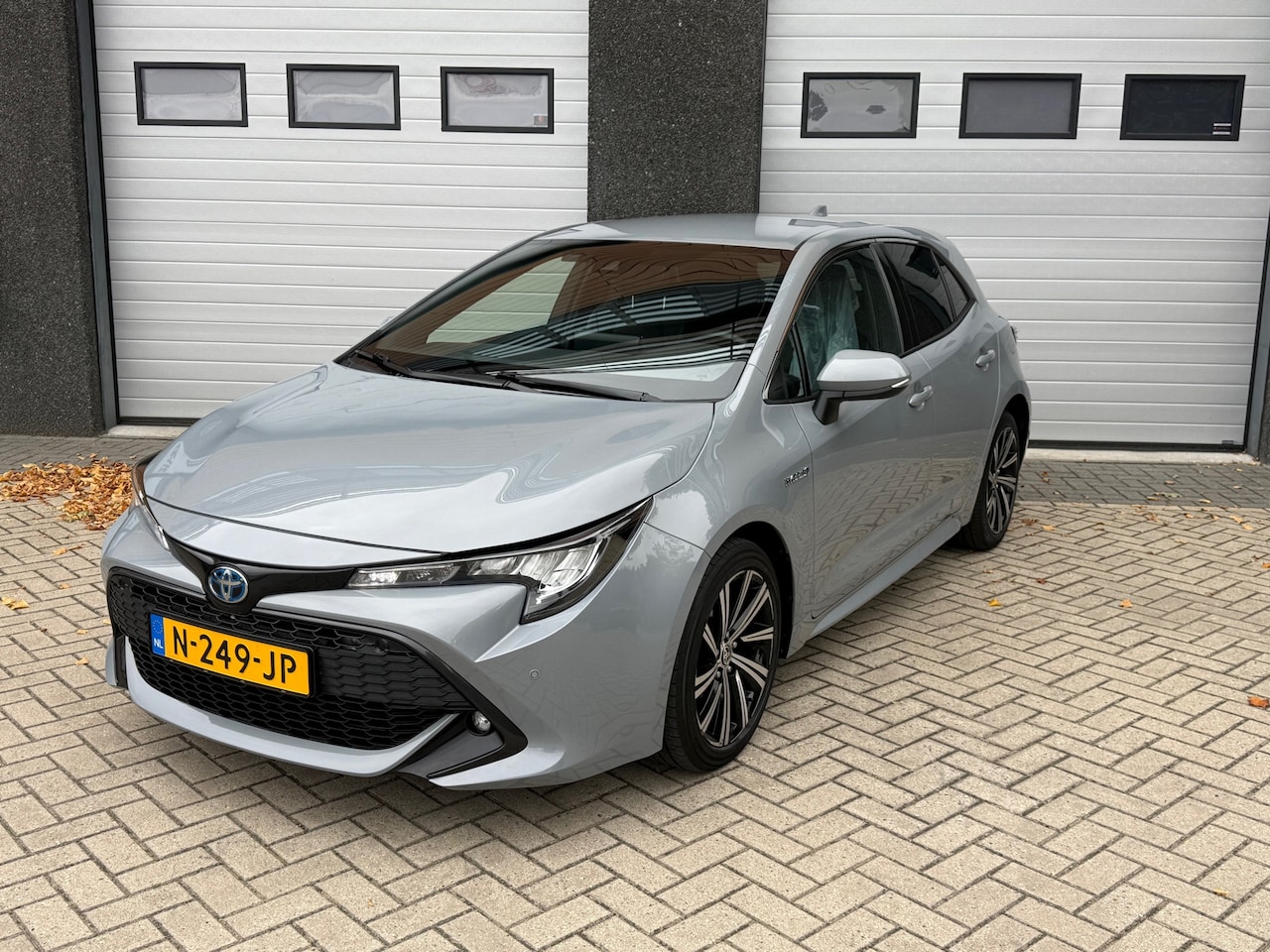 Toyota Corolla - 1.8 Hybrid Business Plus AUT/CAMERA/STOELVERWARMING/STOELMASSAGE - AutoWereld.nl