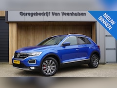 Volkswagen T-Roc - 1.5 TSI 150pk DSG Sport Pano.Dak Virtual Cockpit 17inch LM Elek.Klep Trekhaak *NL auto* Ra