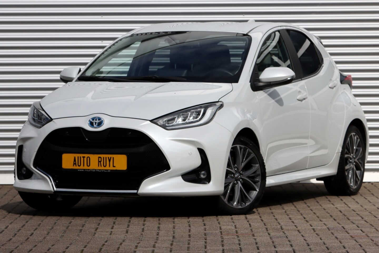 Toyota Yaris - 1.5 Hybrid Executive JBL / Winter-pakket - AutoWereld.nl