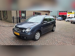 Volkswagen Polo - 1.4-16V Highline