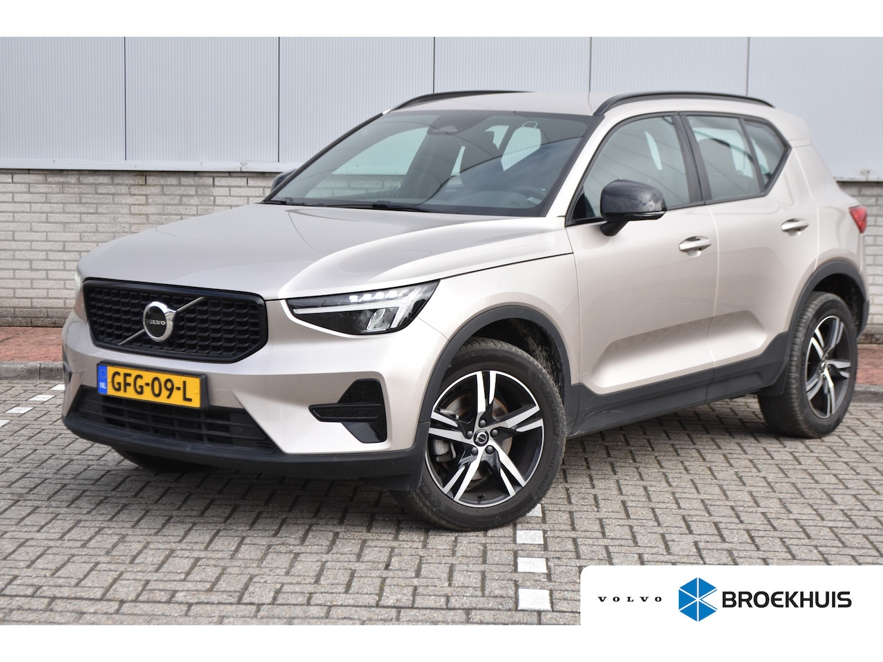 Volvo XC40 - B4 Plus Dark | HarmanKardon | Trekhaak | Elektrisch Stoel + Geheugen | - AutoWereld.nl