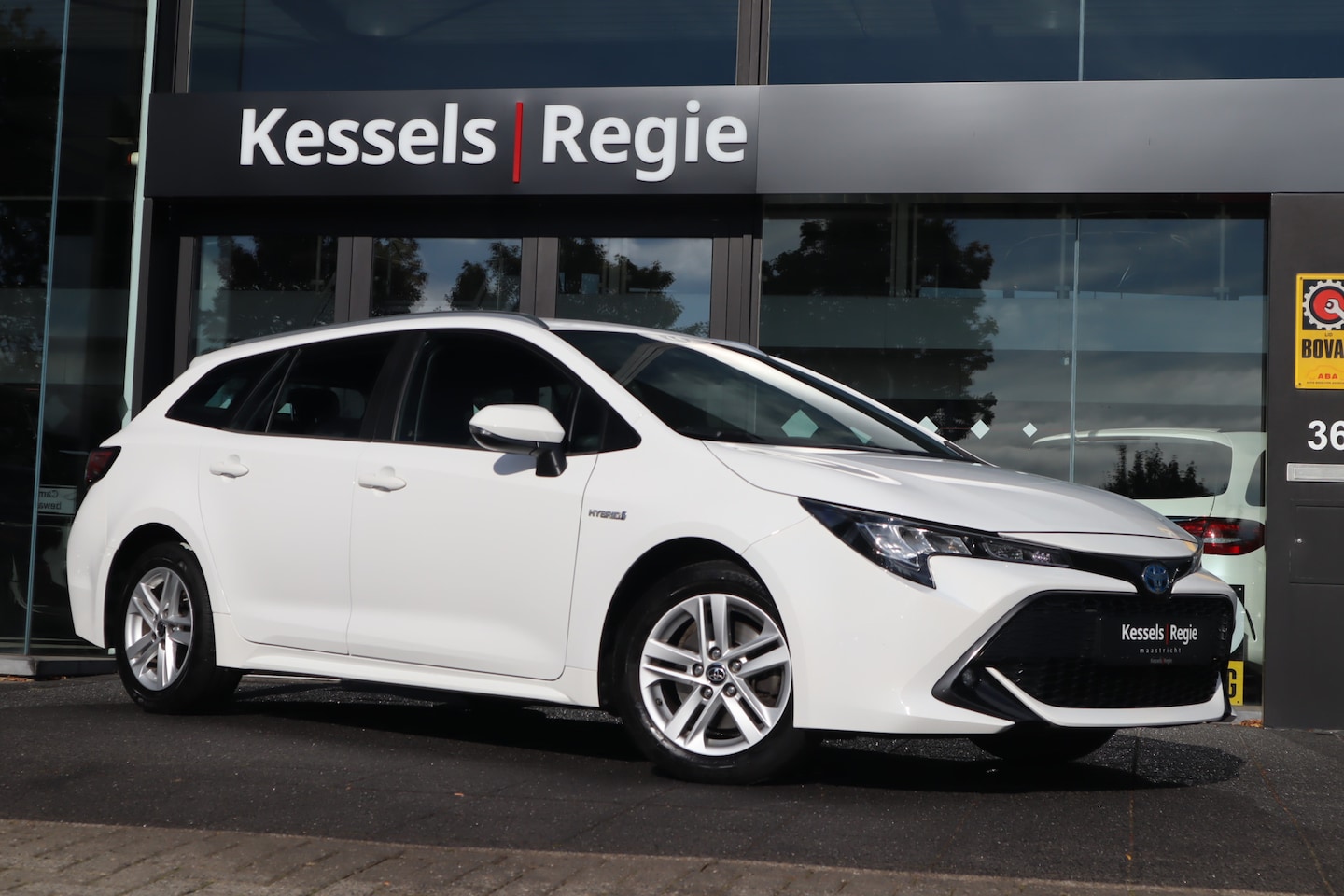 Toyota Corolla Touring Sports - 2.0 Hybrid Navi Camera ACC Stoelverwarming Carplay - AutoWereld.nl