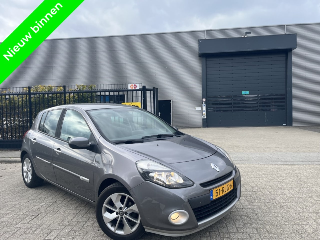 Renault Clio - 1.5 dCi Clima Navigatie Luxe uitvoering - AutoWereld.nl