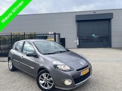 Renault Clio - 1.5 dCi Clima Navigatie Luxe uitvoering