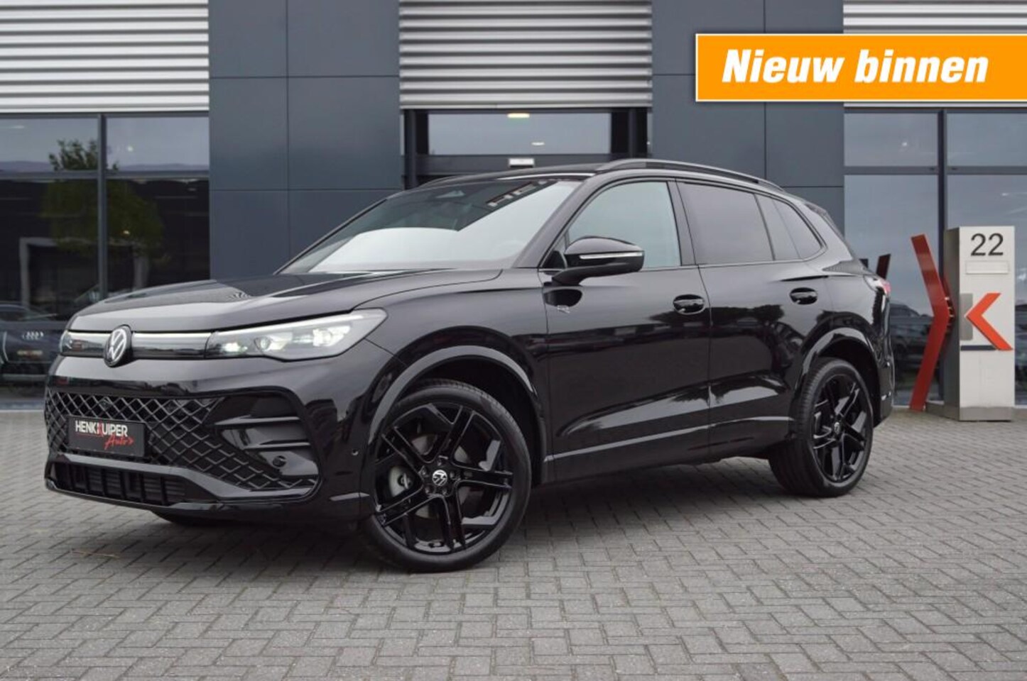 Volkswagen Tiguan - 1.5 eTSI DSG R-Line Black st 150pk /Panodak/Navi/360gr.Camera/Matrix LED/Trekh wegkl - AutoWereld.nl