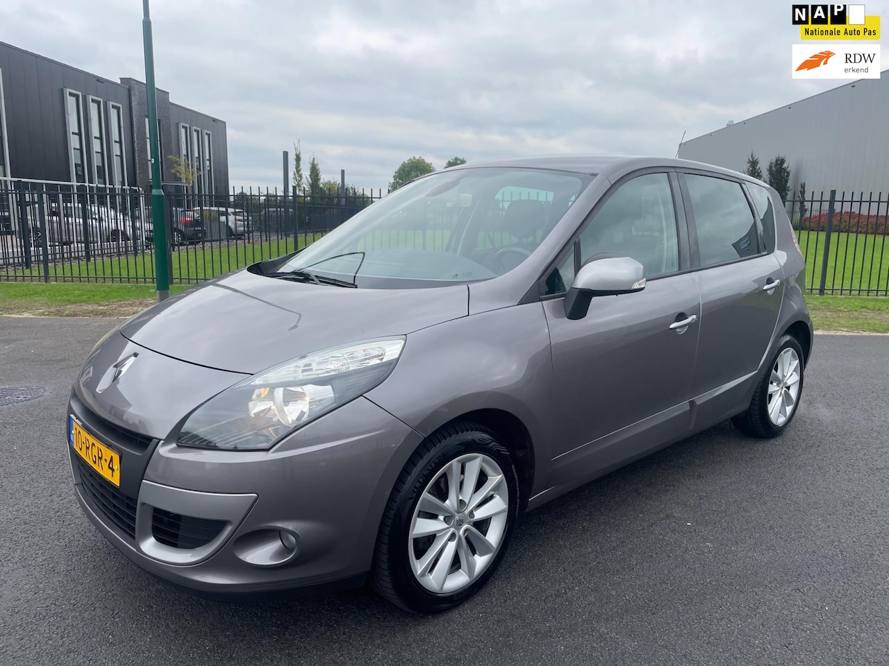 Renault Scénic - 2.0 Parisienne|Automaat|Clima|Cruise|Navi|Privacy|Nap!!! - AutoWereld.nl