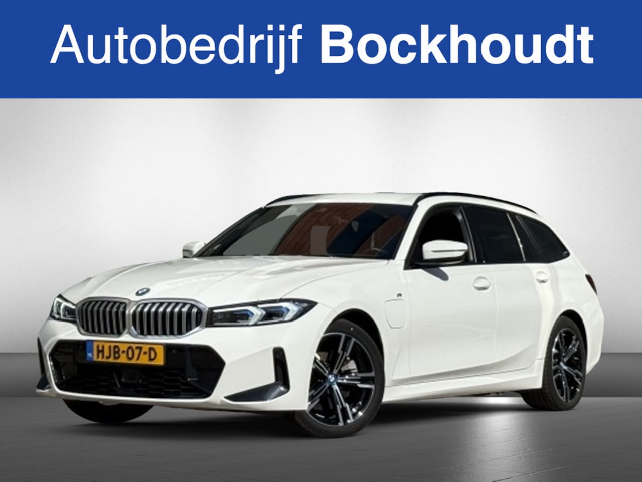 BMW 3-serie Touring - 330e M-Sport | Navi | Camera | Stoel-Stuurverwarming - AutoWereld.nl