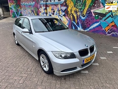 BMW 3-serie Touring - 318i Business Line navigatie airco sport velgen alle boeken aanwezig geheel onderhouden bo
