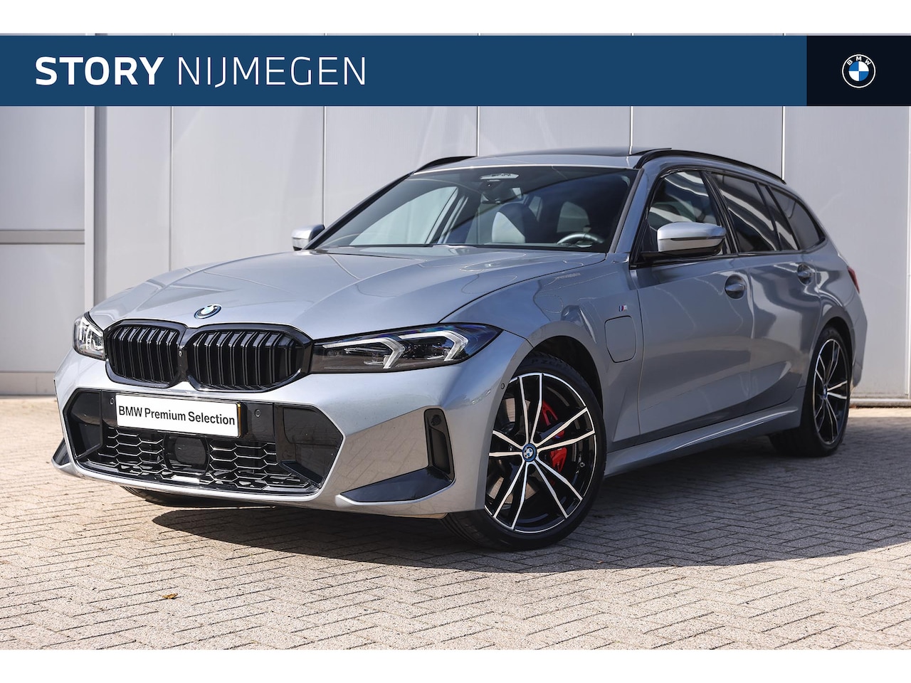 BMW 3-serie Touring - 330e High Executive M Sport Automaat / Panoramadak / Trekhaak / Sportstoelen / Comfort Acc - AutoWereld.nl
