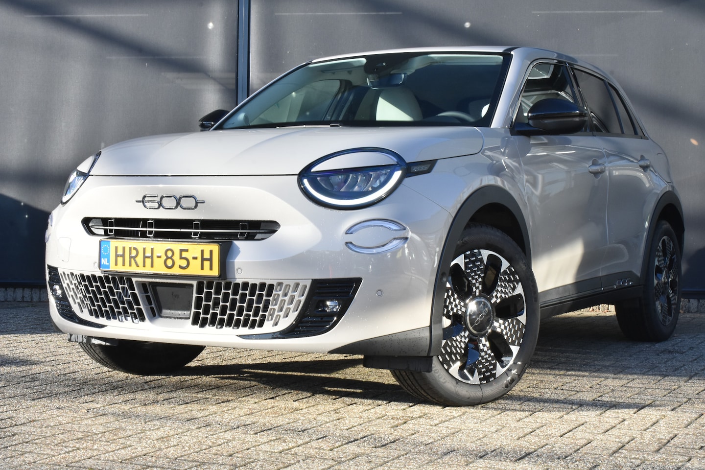 Fiat 600 - 1.2 Hybrid La Prima 100pk DEMO-DEAL! | Vol-Leder | Elektr. Stoelen | Elektr. Achterklep | - AutoWereld.nl