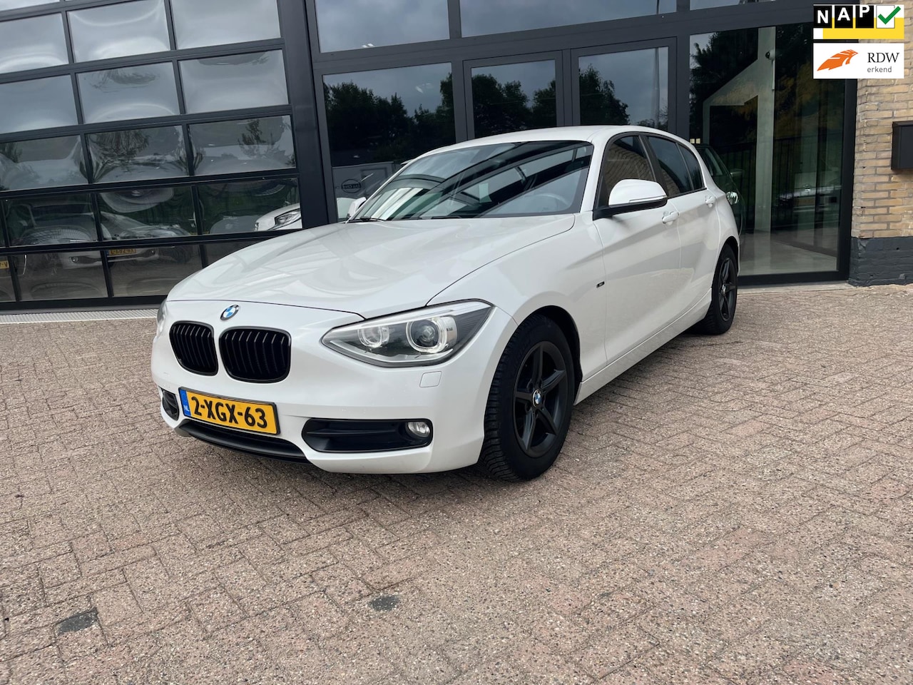 BMW 1-serie - 116d Corporate Lease Executive 116d Corporate Lease Executive, Sport-Line, Navi. Pdc - AutoWereld.nl