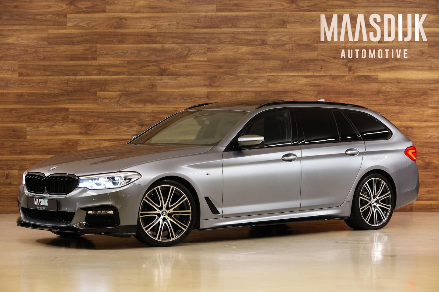 BMW 5-serie Touring - 520i M-Sport|Individual|Pano|HUD|HK Audio| - AutoWereld.nl