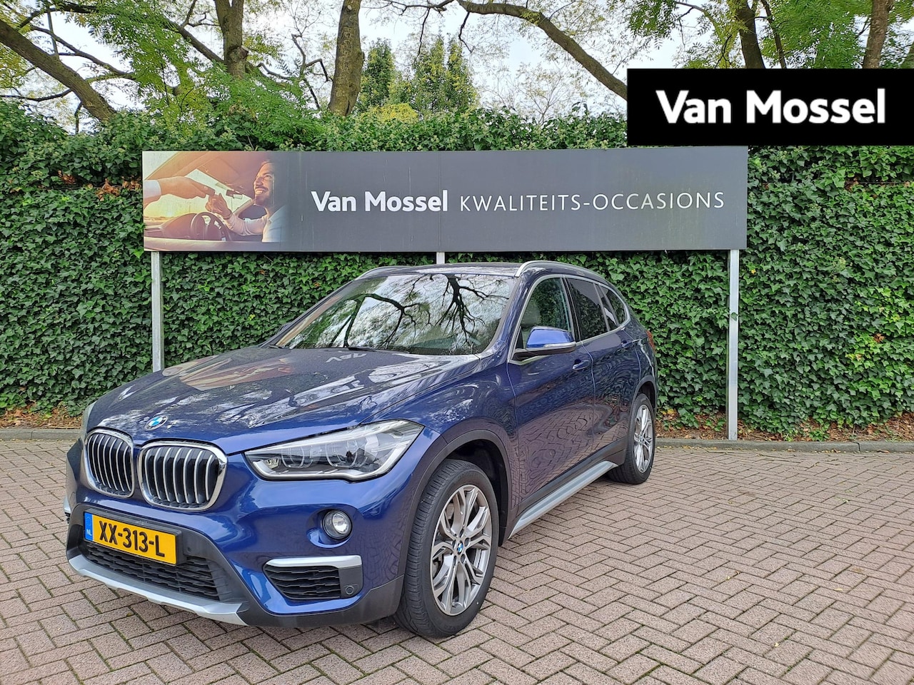 BMW X1 - sDrive20i Orange Edition III | PANO-SCHUIFDAK | HEAD-UP | LEER | CAMERA | STOELVERWARMING - AutoWereld.nl