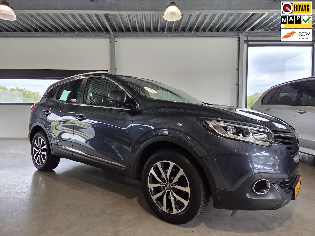 Renault Kadjar - 1.2 TCe Limited Navigatie, Climate controle ! - AutoWereld.nl