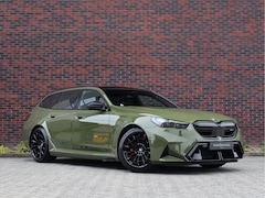 BMW 5-serie Touring - M5 | Direct leverbaar - Urban Green - Drivers Pack
