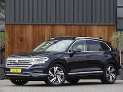 Volkswagen Touareg - 3.0 V6 TSI 381PK eHybrid / panoramadak / 360° / IQ