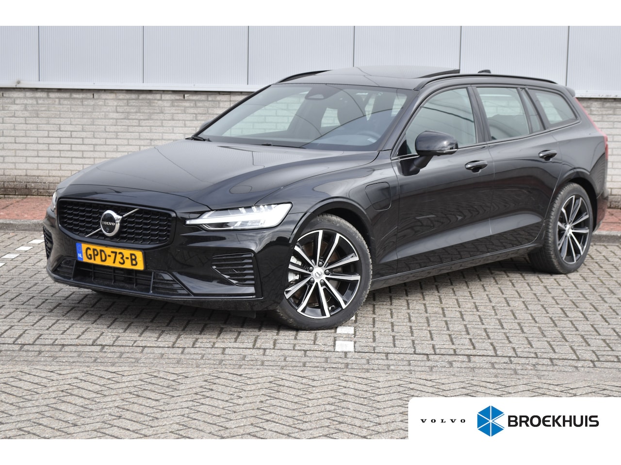 Volvo V60 - T6 AWD Plus Dark | Pano | Trekhaak | 360cam | - AutoWereld.nl