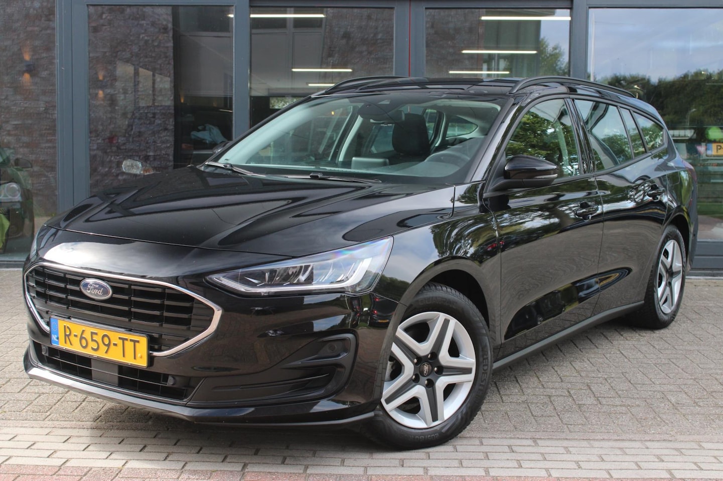 Ford Focus Wagon - 1.0 EcoBoost Connected | Carplay | Cruise Control | Lane-assist | Parkeersensoren | Airco - AutoWereld.nl