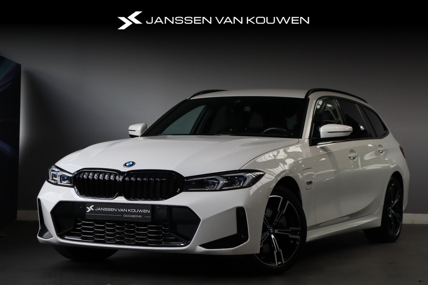 BMW 3-serie Touring - 320e xDrive PHEV SOH 100% M Sport Stoelverwarming Parking Pack Adaptief LED - AutoWereld.nl